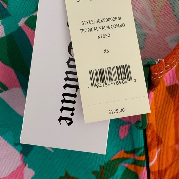XS JUICY COUTURE
Printed Zip Front Tank Jumpsuit In Tropical Palm Cambo … - Picture 7 of 16